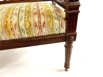 Sessel mit breiter Sitzfläche im Stil Louis XVI