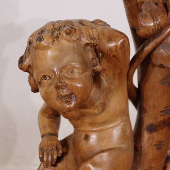 Sellette « Eros chevauchant un dauphin » en bois naturel et bois noirci, goût Napoléon III – 2ème moitié XIXe