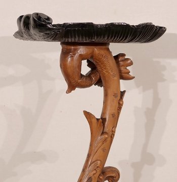 Sellette « Eros chevauchant un dauphin » en bois naturel et bois noirci, goût Napoléon III – 2ème moitié XIXe