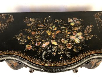 Grande console Napoléon III, bois noirci à riche décor peint et burgauté