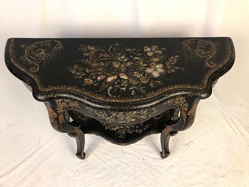 Grande console Napoléon III, bois noirci à riche décor peint et burgauté