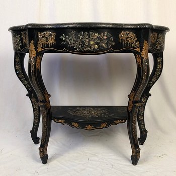 Grande console Napoléon III, bois noirci à riche décor peint et burgauté