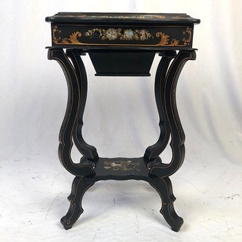 Table à ouvrage ou travailleuse Napoléon III, bois noirci burgauté