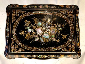 Table à ouvrage ou travailleuse Napoléon III, bois noirci burgauté