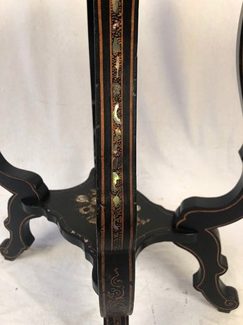 Table à ouvrage ou travailleuse Napoléon III, bois noirci burgauté