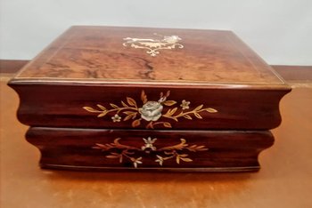 Inlaid box