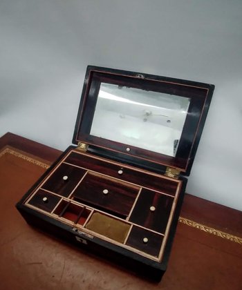 Jewelry box