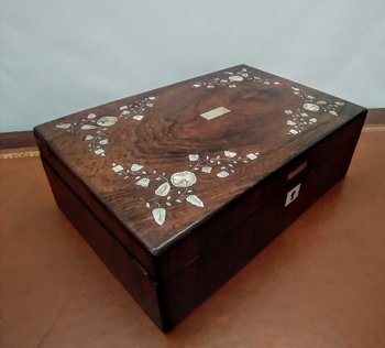 Jewelry box
