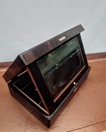 Jewelry box