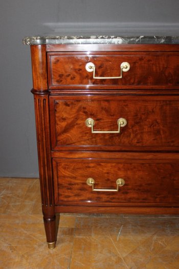 Commode fin XVIII en acajou Louis XVI