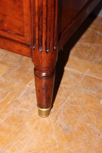 Commode fin XVIII en acajou Louis XVI