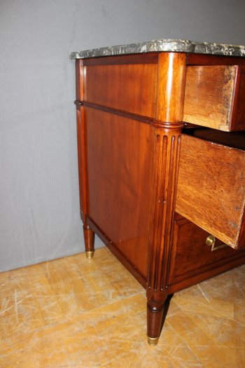 Commode fin XVIII en acajou Louis XVI