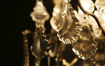 Lampadario in bronzo e pendenti in cristallo XIX secolo