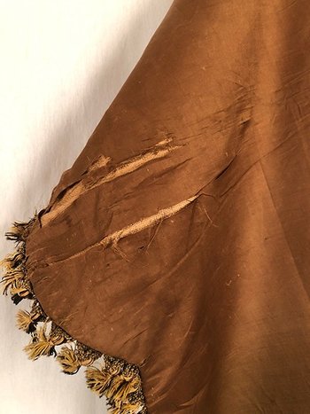 Large valance, wool tapestry with foliage decoration end of XIXth century