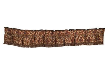 Lunga mantovana in seta bourrette con decorazione floreale, periodo Napoleone III