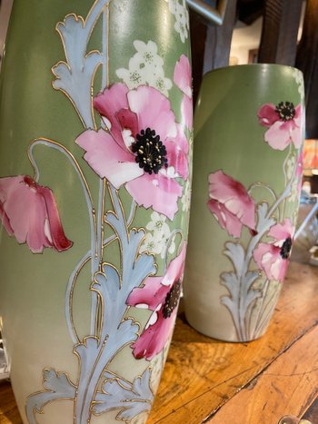 Paire de vases opaline émaillée 