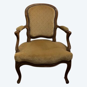 Magnifique fauteuil cabriolet en bois naturel d'époque Louis XV estampillé de Mathieu Bauve