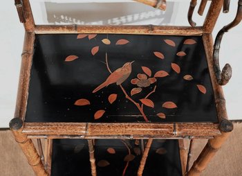 Petite étagère en Bambou et Paire de Consoles d’applique à décor asiatique – 1920