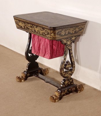 Travailleuse en bois noirci à décor asiatique, époque Napoléon III – Milieu XIXe