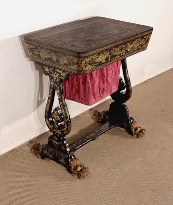 Travailleuse en bois noirci à décor asiatique, époque Napoléon III – Milieu XIXe
