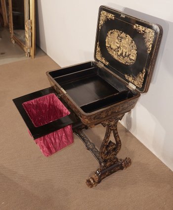 Travailleuse en bois noirci à décor asiatique, époque Napoléon III – Milieu XIXe