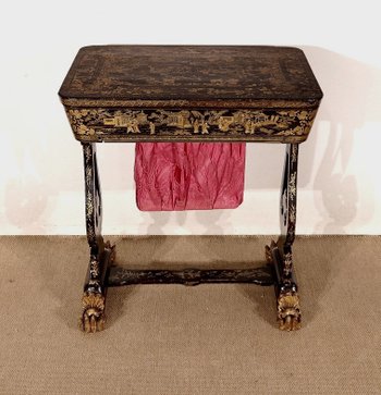 Travailleuse en bois noirci à décor asiatique, époque Napoléon III – Milieu XIXe