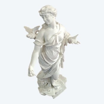 Statuette - Femme à l'oiseau - Biscuit de porcelaine - Volkstedt - Fin XIXème 