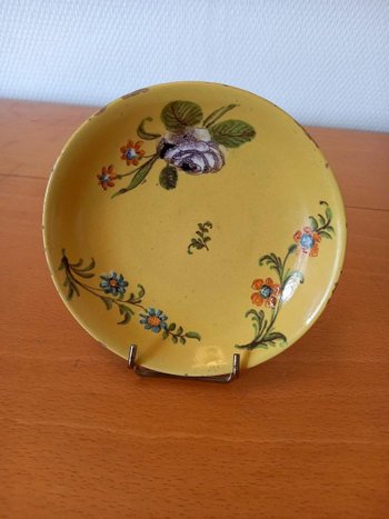 Coppa di terracotta: Marsiglia XVIII secolo.