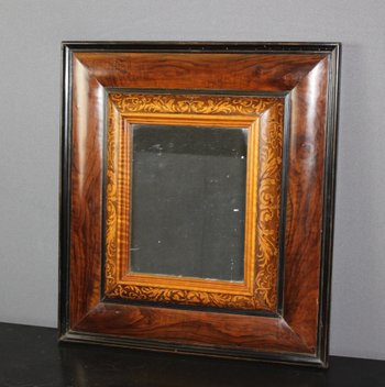 Specchio Luigi XIII in noce e intarsio di legno chiaro XVII