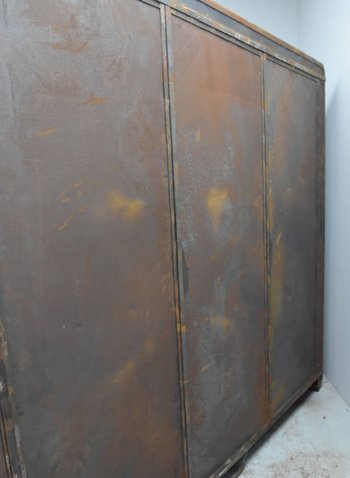 Enorme armadio industriale in metallo degli anni '50