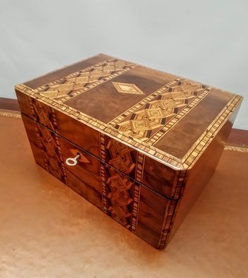 Jewelry box