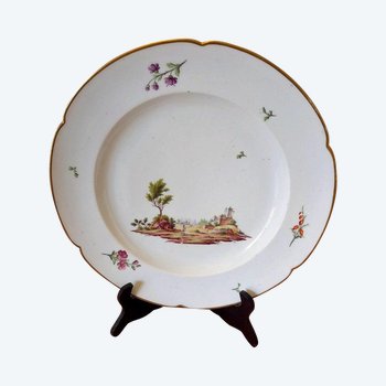 Plat En Porcelaine: Niderviller ,xviiième Siècle.