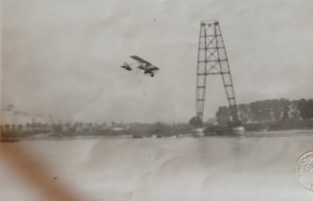Deux Albums De Photos d'Aviation, Maryse Bastié Et Autres Aviateurs Vers 1920