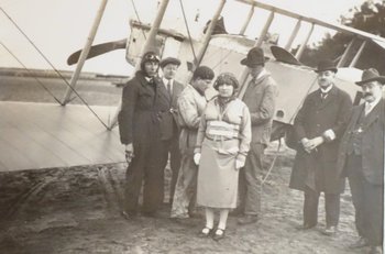 Deux Albums De Photos d'Aviation, Maryse Bastié Et Autres Aviateurs Vers 1920
