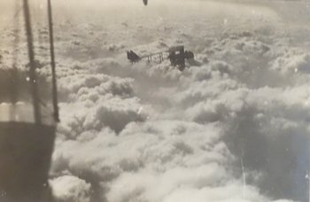 Deux Albums De Photos d'Aviation, Maryse Bastié Et Autres Aviateurs Vers 1920