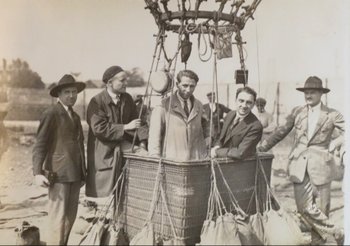 Deux Albums De Photos d'Aviation, Maryse Bastié Et Autres Aviateurs Vers 1920