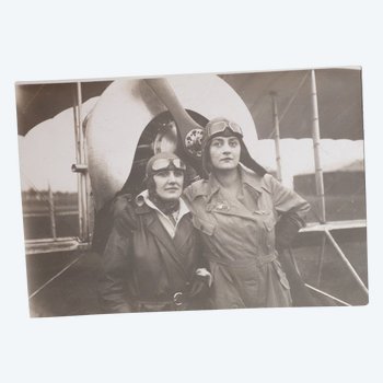 Due album fotografici dell'aviazione, Maryse Bastié e altri aviatori del 1920 circa