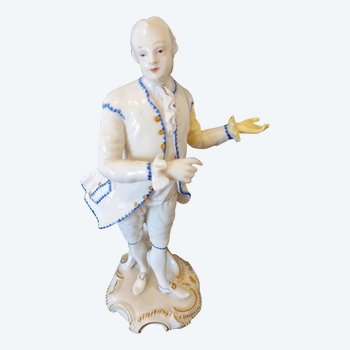 Figurine En Porcelaine: Allemagne XIXème Siècle.