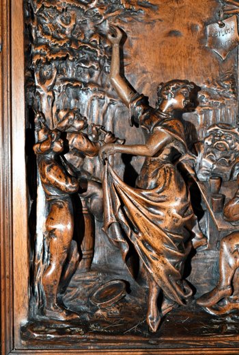 Tableau Sculpté en Noyer Massif – Fin XIXe