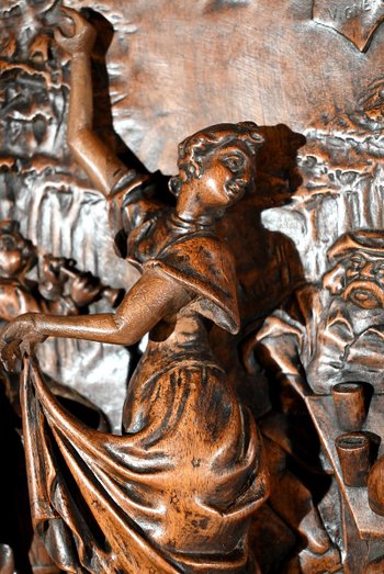 Tableau Sculpté en Noyer Massif – Fin XIXe