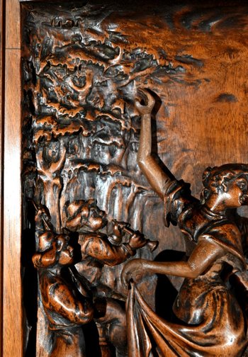 Tableau Sculpté en Noyer Massif – Fin XIXe