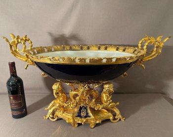 Very Important Table Centerpiece in gilt bronze and blue from Sévres XIXth Napoleon III in Louis XV style, rockery
