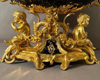 Very Important Table Centerpiece in gilt bronze and blue from Sévres XIXth Napoleon III in Louis XV style, rockery