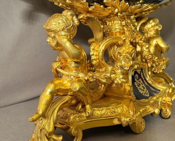 Very Important Table Centerpiece in gilt bronze and blue from Sévres XIXth Napoleon III in Louis XV style, rockery