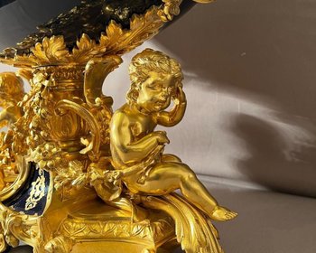 Very Important Table Centerpiece in gilt bronze and blue from Sévres XIXth Napoleon III in Louis XV style, rockery