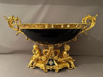 Very Important Table Centerpiece in gilt bronze and blue from Sévres XIXth Napoleon III in Louis XV style, rockery