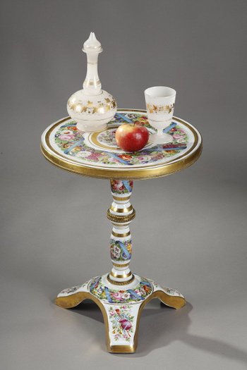 Table guéridon en Porcelaine "Allégorie de la musique", XIXe siècle