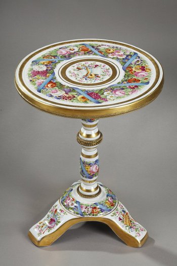 Table guéridon en Porcelaine "Allégorie de la musique", XIXe siècle