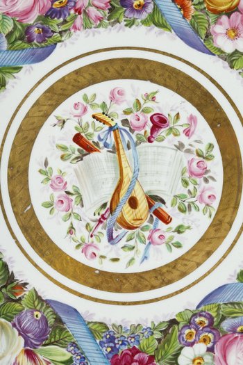 Table guéridon en Porcelaine "Allégorie de la musique", XIXe siècle