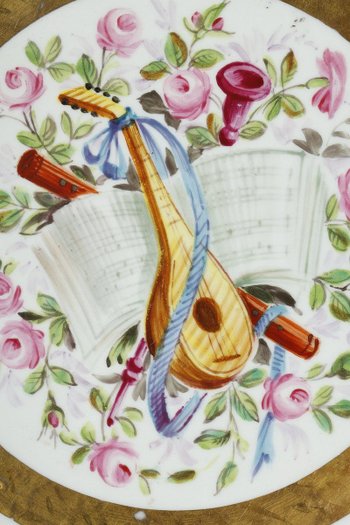 Table guéridon en Porcelaine "Allégorie de la musique", XIXe siècle